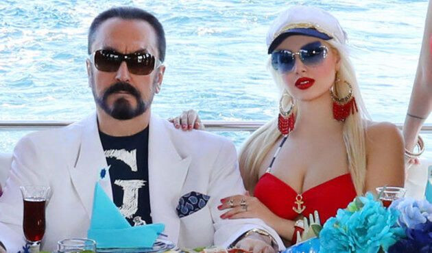 Adnan Oktar'ın kediciğinden dans savunması