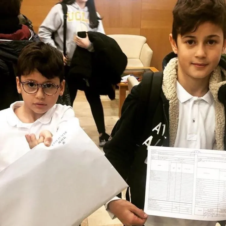 Ünlülerin çocuklarıyla karne sevinci instagramı doldurdu