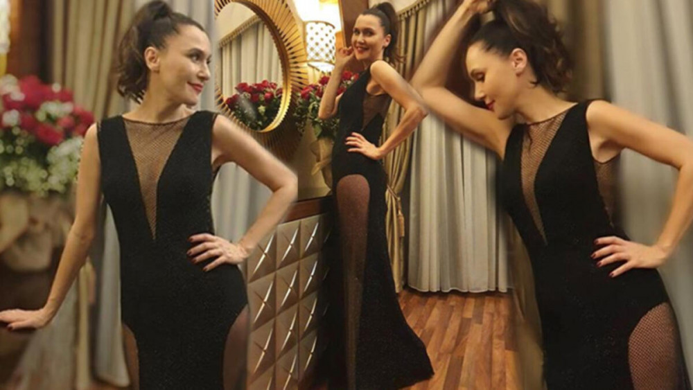 Şevval Sam göğüs dekoltesiyle dikkat çekti