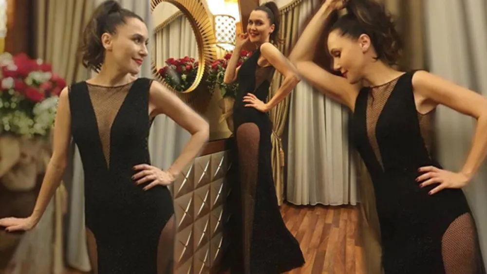 Şevval Sam göğüs dekoltesiyle dikkat çekti