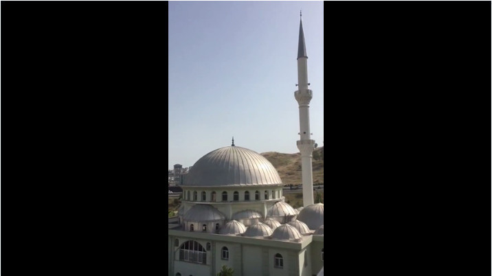 İzmir'de camilerden Çav Bella çalmasına ünlü isimler de sessiz kalmadı