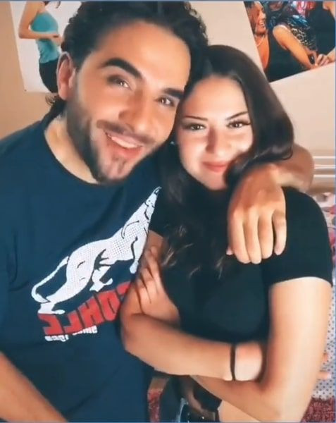İsmail YK kendisinden 22 yaş küçük sevgilisiyle olay oldu