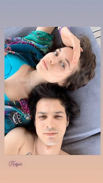 Afra Saraçoğlu ile sevgilisi Mert Yazıcıoğlu'ndan aşk pozu