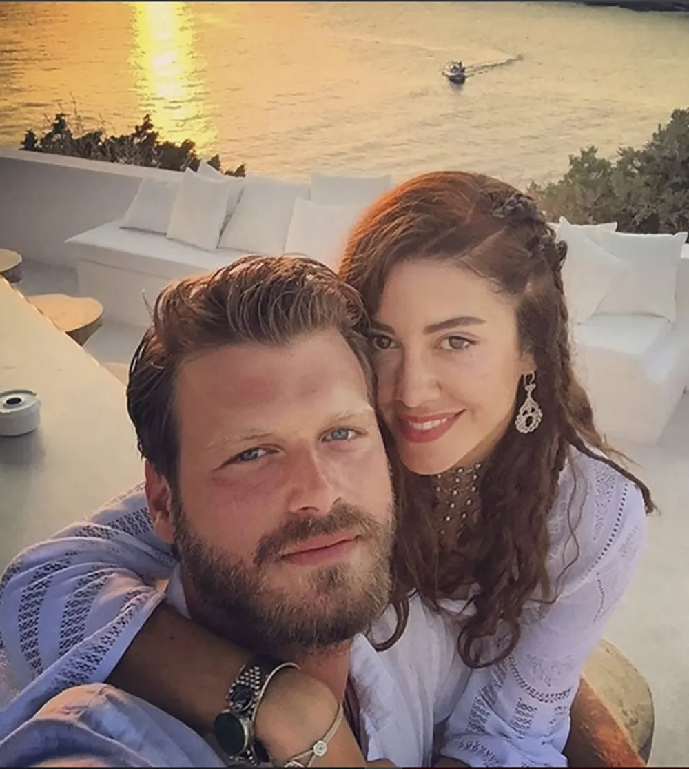 Yakışıklı oyuncu Kıvanç Tatlıtuğ’un hayranları Başak Dizer’i kıskanıyor
