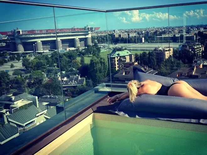 Tanga bikiniden vazgeçmeyen Wanda Nara'dan takipçisine ilginç yanıt!