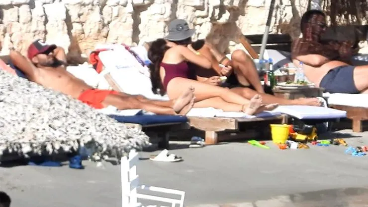 Barış Arduç ile evlenen Gupse Özay eşini öpmeye doyamadı!