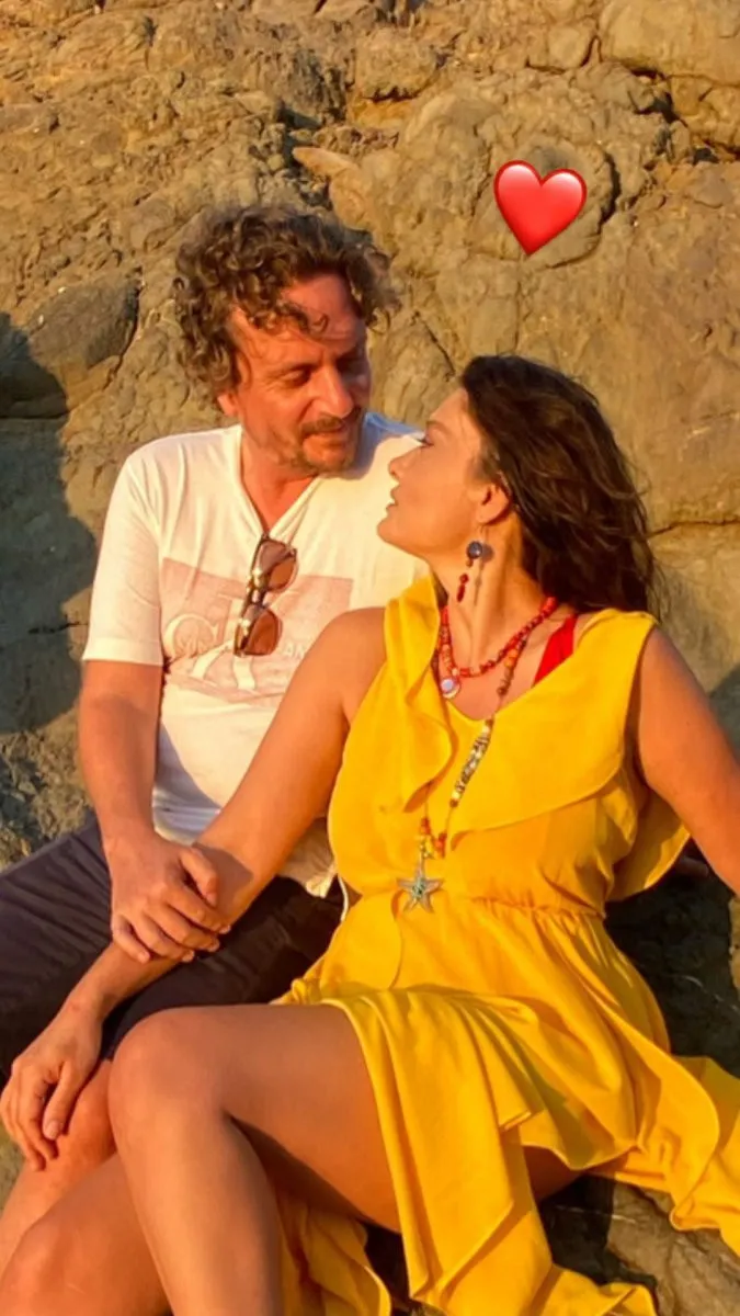 Nurgül Yeşilçay dekolteli pozlarıyla sosyal medyayı salladı!