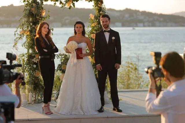 Elçin Sangu'nun yeni dizisi İyi Günde Kötü Günde'nin konusu nedir?