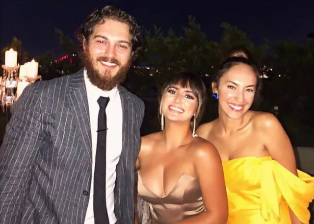 Çağatay Ulusoy ile Duygu Sarışın’dan ayrılmadık pozu