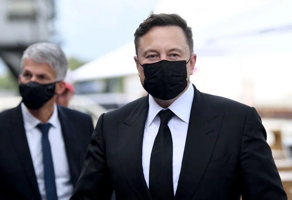 Spears'tan Elon Musk'ın Tesla'sına Suçlama: Gizli Kedi Katili