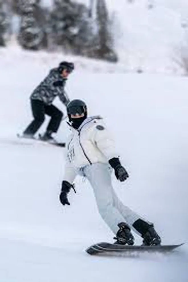 Kylie Jenner Ve Kendall Jenner Aspen'de Kayak Tatili Yapıyor