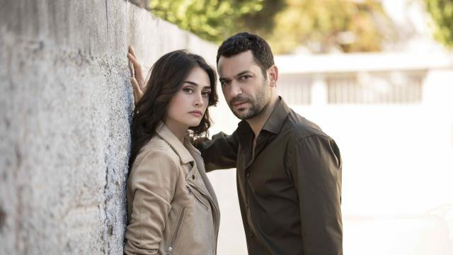 Ramo'nun Sibel'i Esra Bilgiç Diziden Ayrılma Söylentilerini Yalanladı