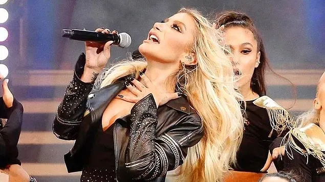 Demet Akalın'dan İrem Derici'ye Tartışma Yaratacak Ahlak Göndermesi!