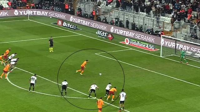 Duayen Hakemlerden Galatasaray'ın Penaltısı Tekrar Edilmeliydi Yorumu