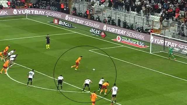 Duayen Hakemlerden Galatasaray'ın Penaltısı Tekrar Edilmeliydi Yorumu