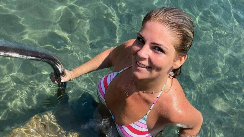 Pelin Öztekin'in Bikinili Pozuna Beğeni Yağdı