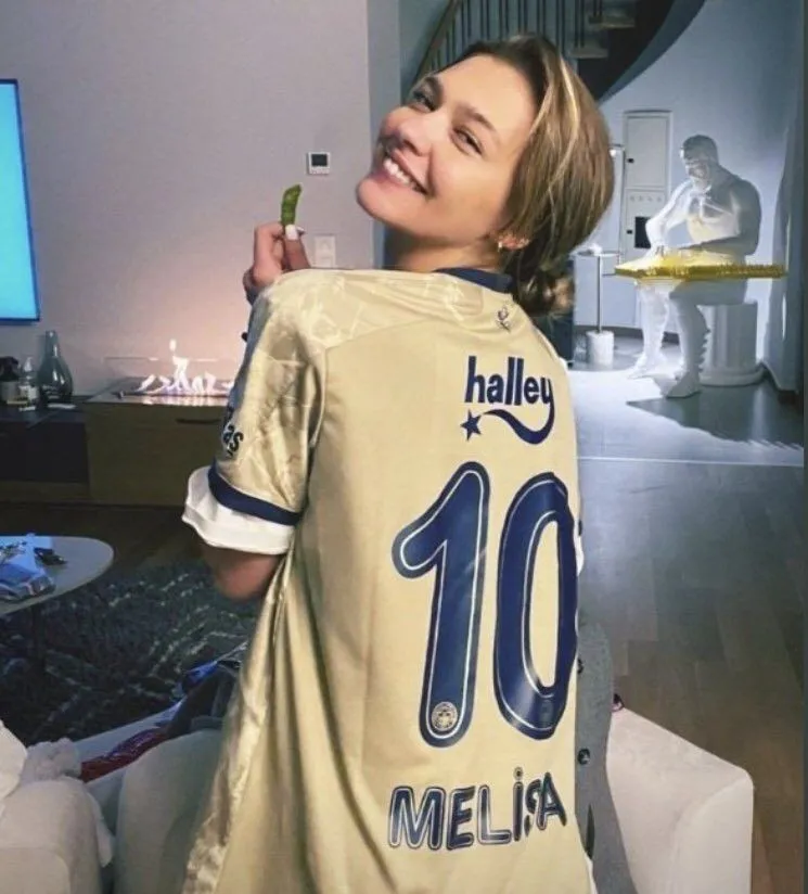 Melisa Döngel ve Fenerbahçeli Jose Sosa Aşk Yaşıyor İddiası!