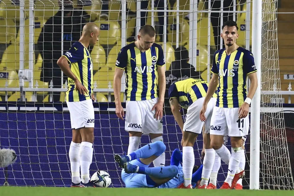 Rıdvan Dilmen'den Ali Koç'a: Bindir Uçağa Gönder
