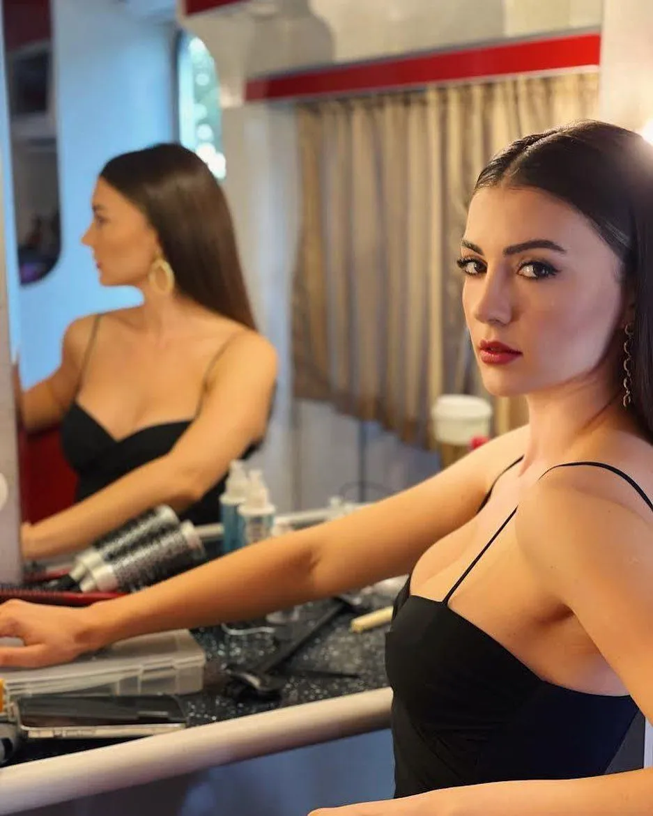 Burcu Özberk'e Aşk Mantık İntikam Setinde Doğum Günü Kutlaması