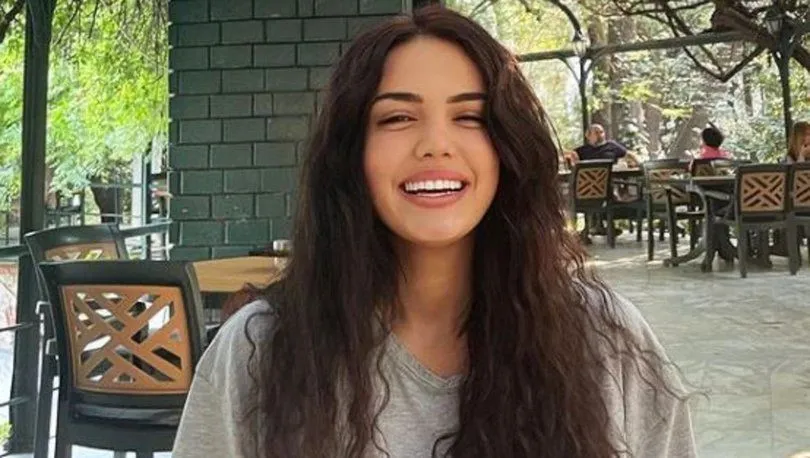 Mehmet Ali Erbil'in Dekolte Sözü Ece Ronay'ı Çıldırttı Yasmin Erbil'e Taktı