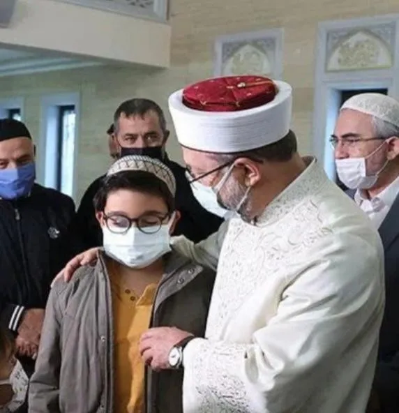 Ertuğrul Özkök: Ali Erbaş Sakalını Keserse Covide Karşı Daha İyi Mi Korunur