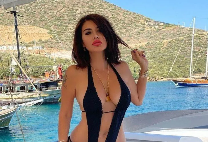 Ebru Polat Çıplak Fotoğraflara İsyan Etti: Soyuna Sopuna Küfür Etsem!