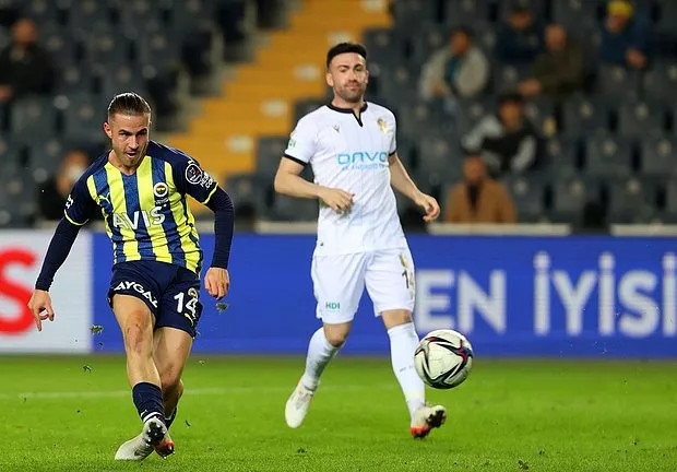 Protestoların Damga Vurduğu Maçta Fenerbahçe İlk Yarıyı Galibiyetle Bitirdi
