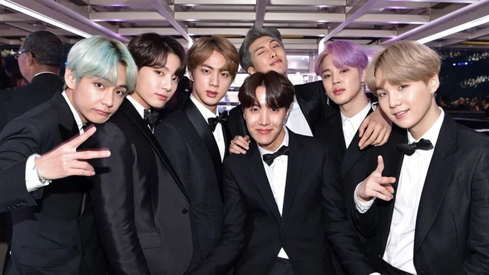 BTS'in Yapımcısını Yeni Bir Erkek K-Pop Grubu Arıyor