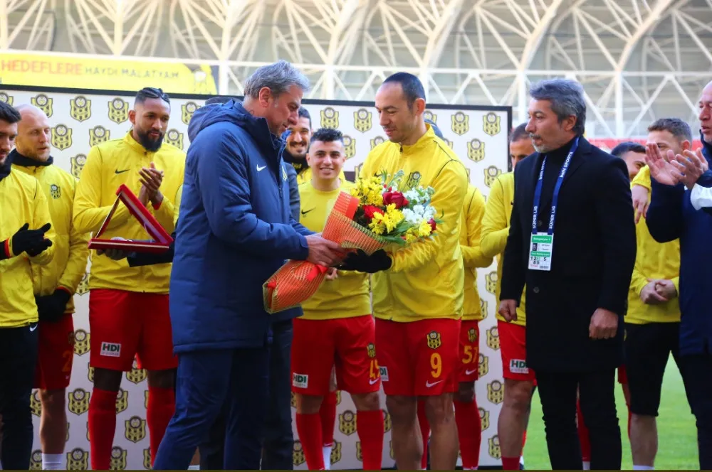 Umut Bulut Süper Lig Tarihine Adını Yazdırdı: Kariyerinin 504. Maçı