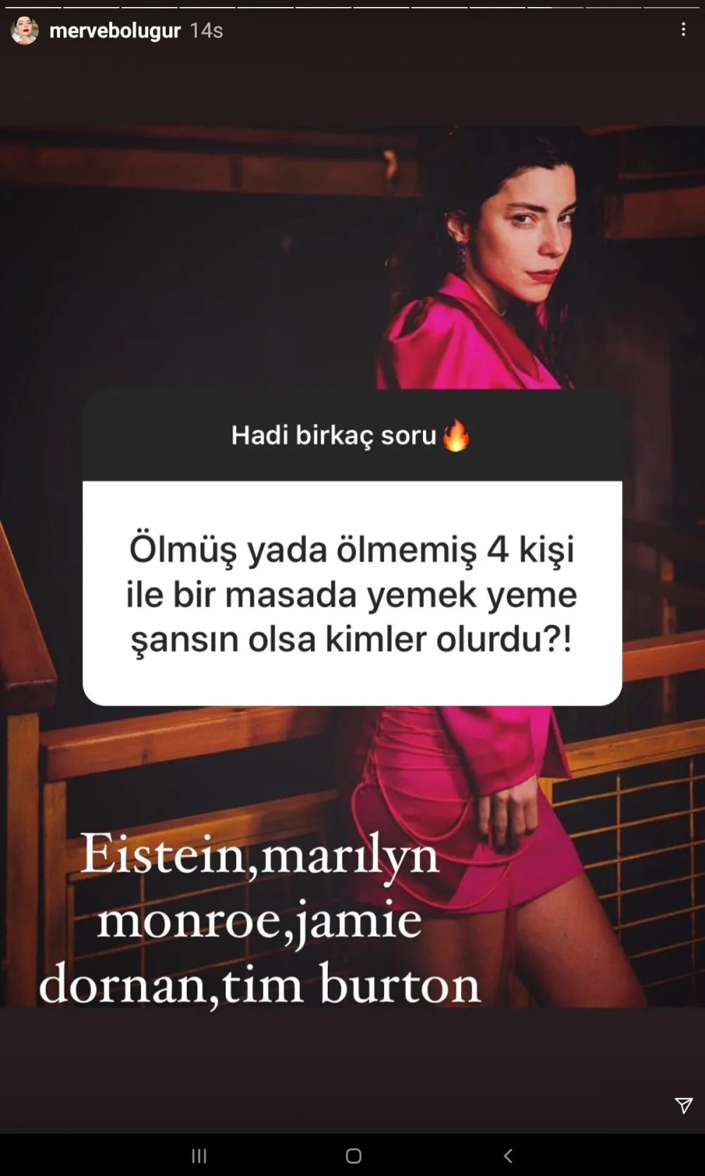Merve Boluğur İç Çamaşırsız Pozlarıyla Yine Gündem Oldu