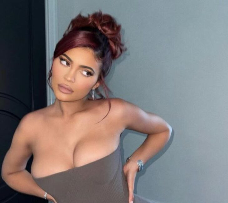 Kylie Jenner Mavi Bikinisiyle Olay Oldu