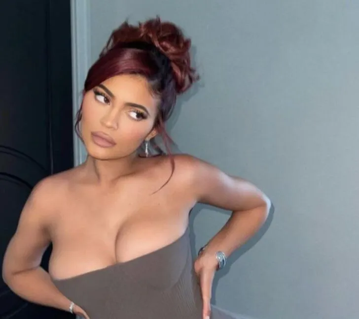 Kylie Jenner Mavi Bikinisiyle Olay Oldu