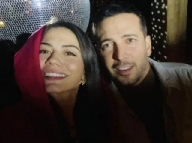 Oğuzhan Koç ve Demet Özdemir'den Romantik Poz