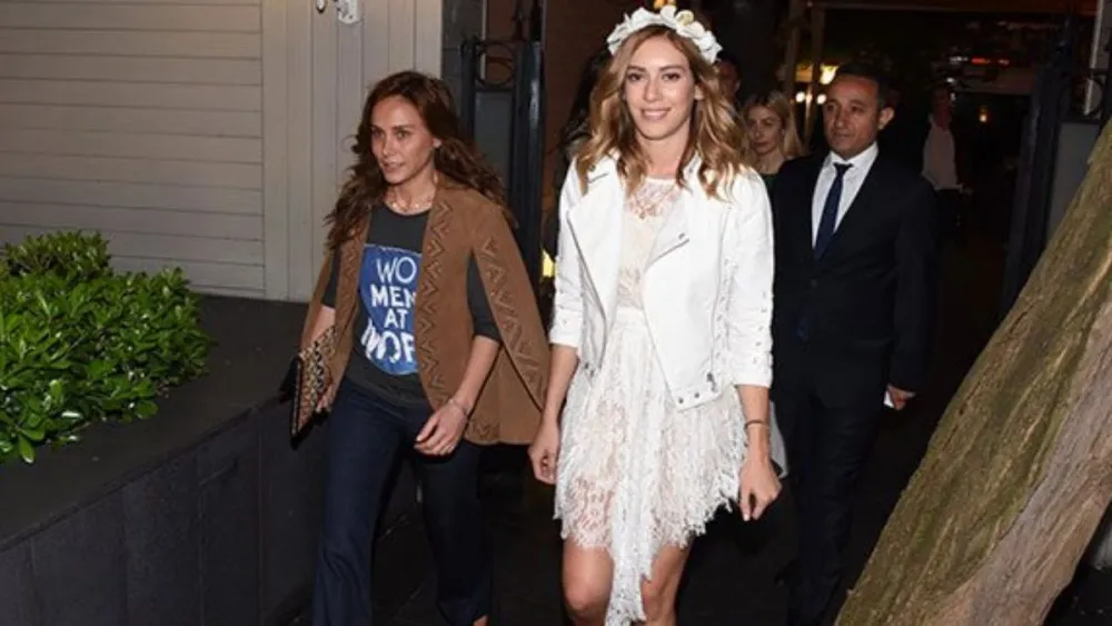Sinem Kobal Ve Burçin Terzioğlu'ndan Kucak Kucağa Poz