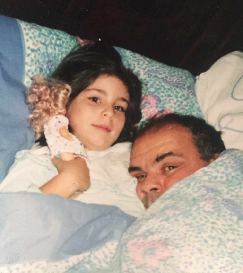 Pelin Öztekin Babasına Çocukluk Fotoğrafları İle Veda Etti