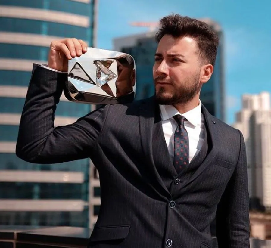 Armağan Çağlayan'ın Programına Katılan Ünlü Youtuber Enes Batur'dan Çok Konuşulacak Sözler!
