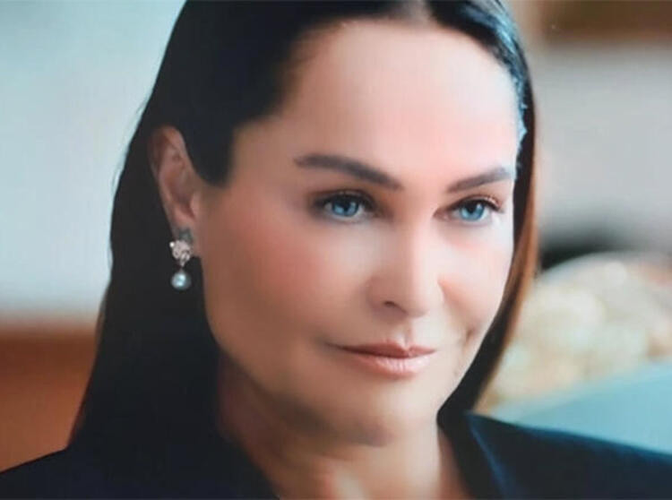 Hülya Avşar Bir Kez Daha Dalga Konusu Oldu! Filtresi Yeniden Gündemde
