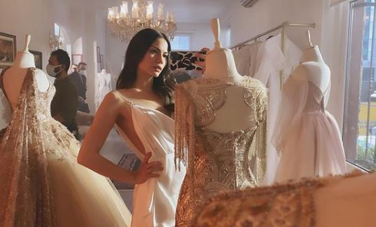 Demet Özdemir Yaktı Geçti! Beyaz Elbisesi Gündem Oldu