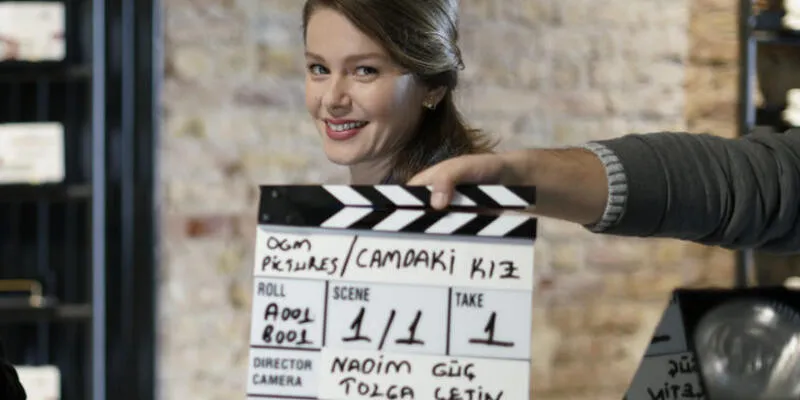 Camdaki Kız Yıldızları Burcu Biricik ve Feyyaz Şerifoğlu'ndan Olay Pozlar