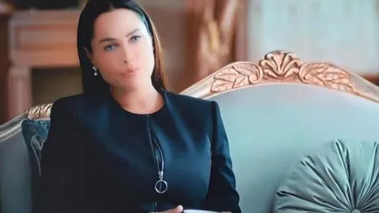 Abartılı Filtreyle Yüzünü Kaybeden Hülya Avşar Masumiyet Setini karıştırdı