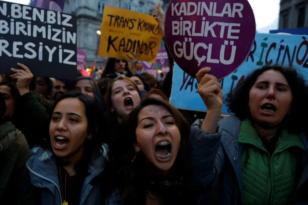 Şeyma Neden Sevgilimin Malıyım Diyor? Neden Sevgilileri Hep DJ Oluyor? Cem Ceminay'dan Flaş Yorum
