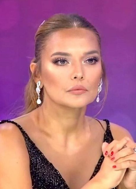 Demet Akalın'dan Beklenen Özür Geldi