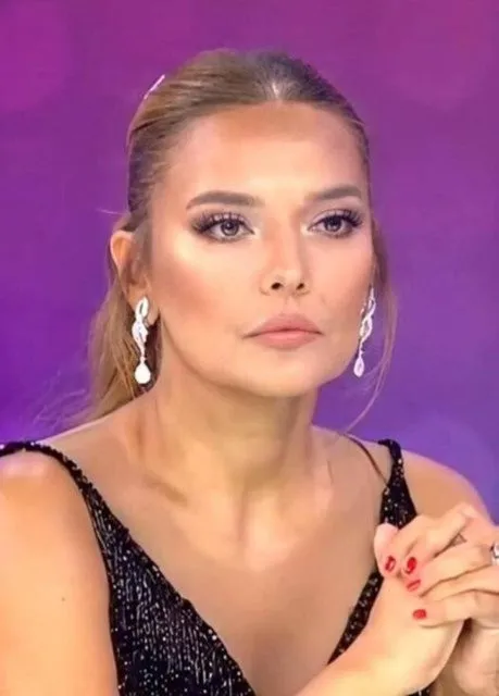 Demet Akalın'dan Beklenen Özür Geldi