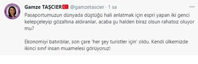 Siyasetçiler ve Vatandaşlar Turiste Hizmet Eden Emekçi Fotoğrafına Sert Tepki Verdi