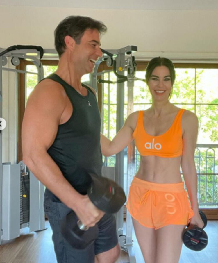 Defne Samyeli Fit Vücuduyla Dikkat Çekti: Yaza Hazırız
