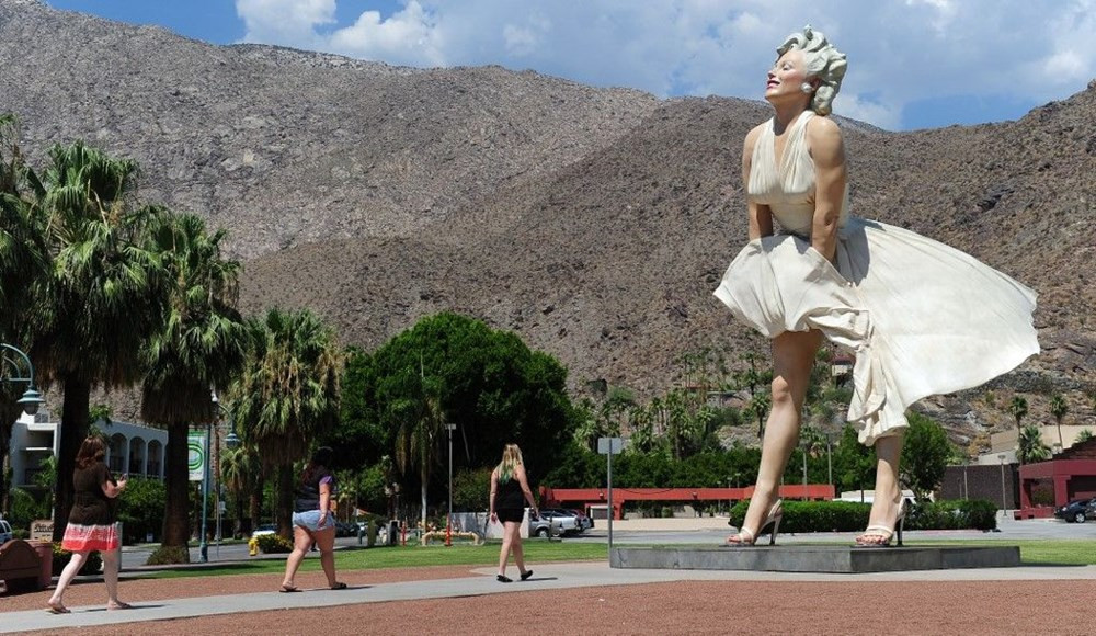 Marilyn Monroe Heykeline Etek Altı Fotoğraf Tepkisi