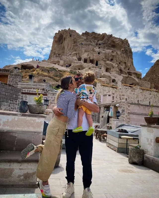 İbrahim Çelikkol Eşi ile Romantik Anlarını Paylaştı