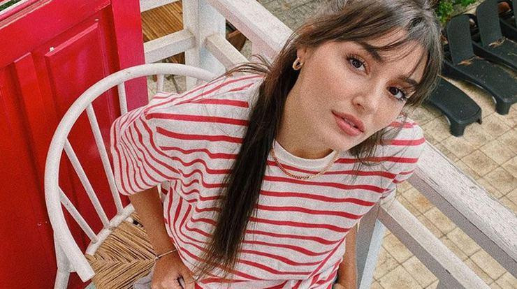 Hande Erçel Yeni Pozlarıyla Hayranlarını Mest Etti