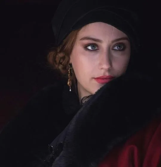 Hazal Kaya'dan Pera Palas Paylaşımı: Çekimler Tamamlandı