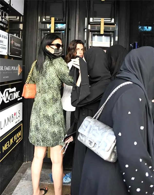 Nesrin Cavadzade Makyajsız Yakalanınca Çılgına Döndü